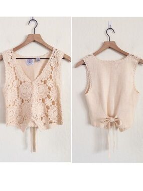 Vintage Cape Isle Knitters Sheer Floral
Crochet Button Front Tie Back Vest Top S
